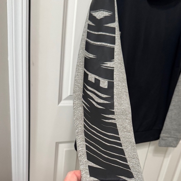 Nike Black and Gray Pullover Hoodie, EUC❤️ - Picture 5 of 6